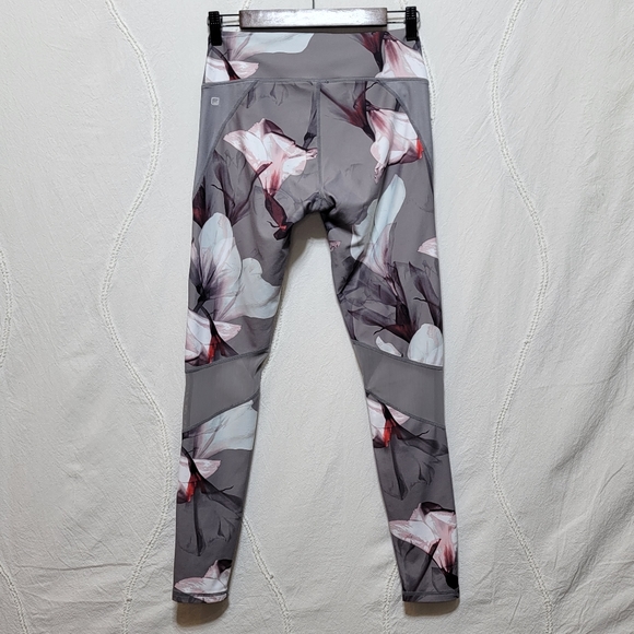 Fabletics PowerHold Leggings Size Small - Picture 4 of 6